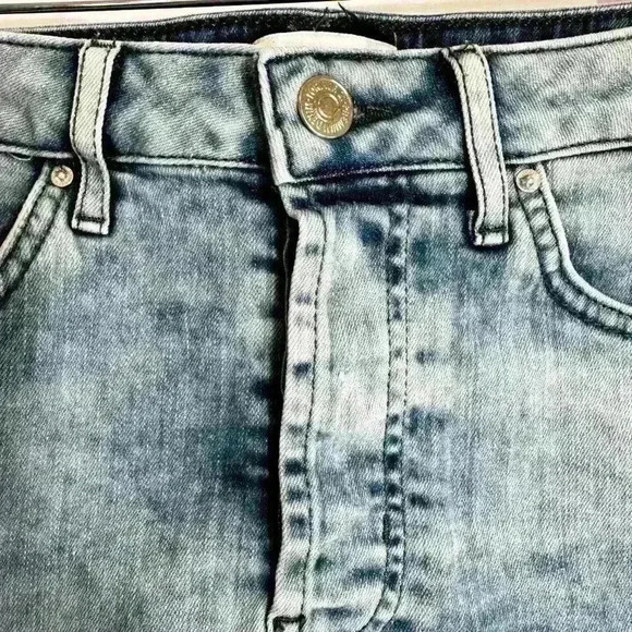 Women's Forever 21 Cut Off Distressed  Button-FLy Jean Shorts SIze 27 - Picture 3 of 9